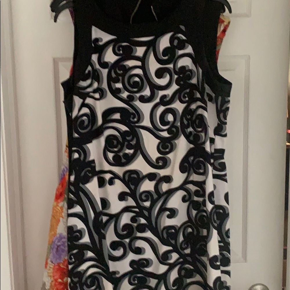 Dresses - Picture 7 of 8